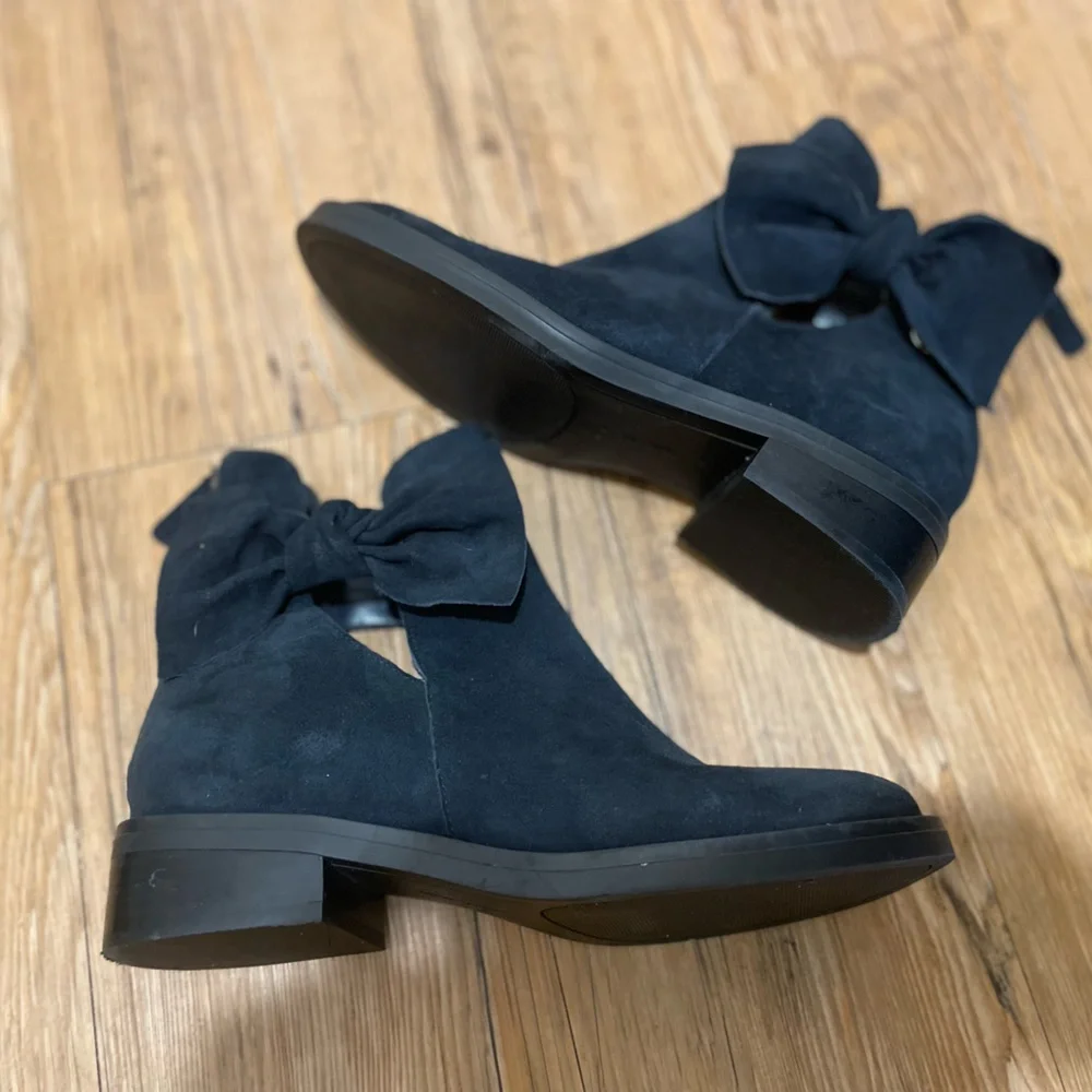 NINE WEST Women's Tinasofa Suede Ankle Booties. Size 7. Excellent condition